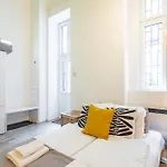 Very Central - Comfy Studio