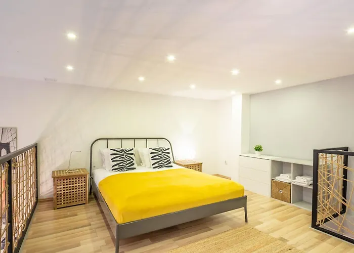 Very Central - Comfy Studio